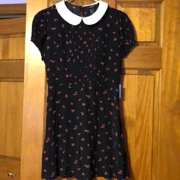 Forever 21 Dresses & Skirts - Rose Patterned Collar Dress